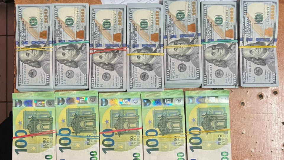 na kordoni z polshheyu vikrili cholovika yakij namagavsya vinesti z ukrad197ni 30700 ta e8200 68b777277162e На кордоні з Польщею викрили чоловіка, який намагався винести з України $30700 та €8200