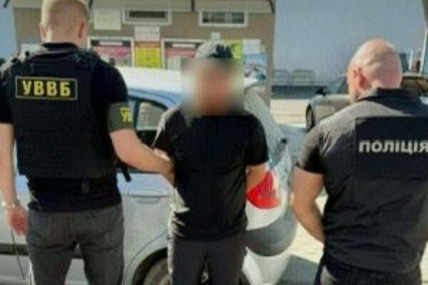 На Закарпатті чоловік вимагав $6000 за послуги з переправлення за кордон та намагався підкупити прикордонника na zakarpatti cholovik vimagav 6000 za poslugi z perepravlennya za kordon ta namagavsya pidkupiti prikordonnika 68b777378e8aa На Закарпатті чоловік вимагав $6000 за послуги з переправлення за кордон та намагався підкупити прикордонника