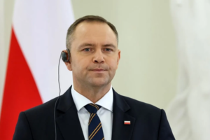prezident polshhi navrockij vimagaye poyasnen v uryadu pislya zayav u zmi shho dax budinku zrujnuvala raketa z f 16 68c9ed01a375c Президент Польщі Навроцький вимагає пояснень в уряду після заяв у ЗМІ, що дах будинку зруйнувала ракета з F-16