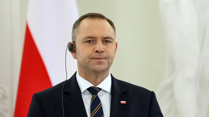 prezident polshhi navrockij vimagaye poyasnen v uryadu pislya zayav u zmi shho dax budinku zrujnuvala raketa z f 16 68c9ed01a375c Президент Польщі Навроцький вимагає пояснень в уряду після заяв у ЗМІ, що дах будинку зруйнувала ракета з F-16