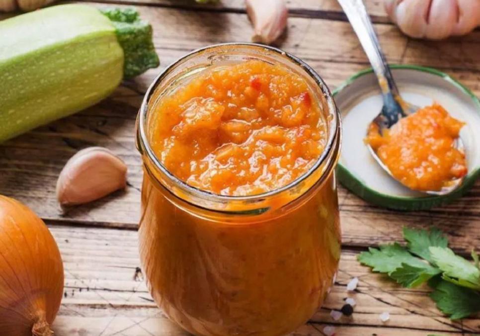 recepti smachna nizhna kabachkova ikra 68ba3184ac6d2 Рецепти: Смачна ніжна кабачкова ікра