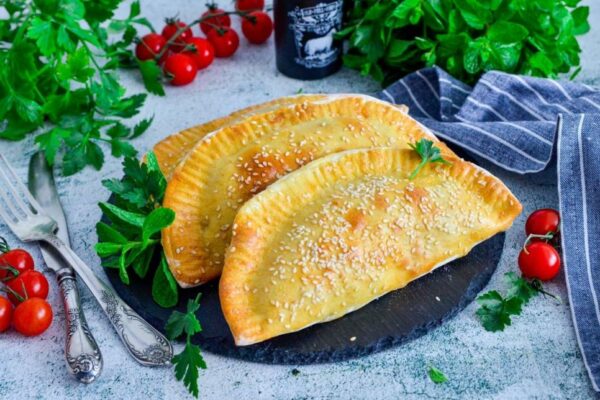recepti smachni aromatni domashni chebureki v duxovci 68ba3173d7dab Рецепти: Смачні ароматні домашні чебуреки в духовці