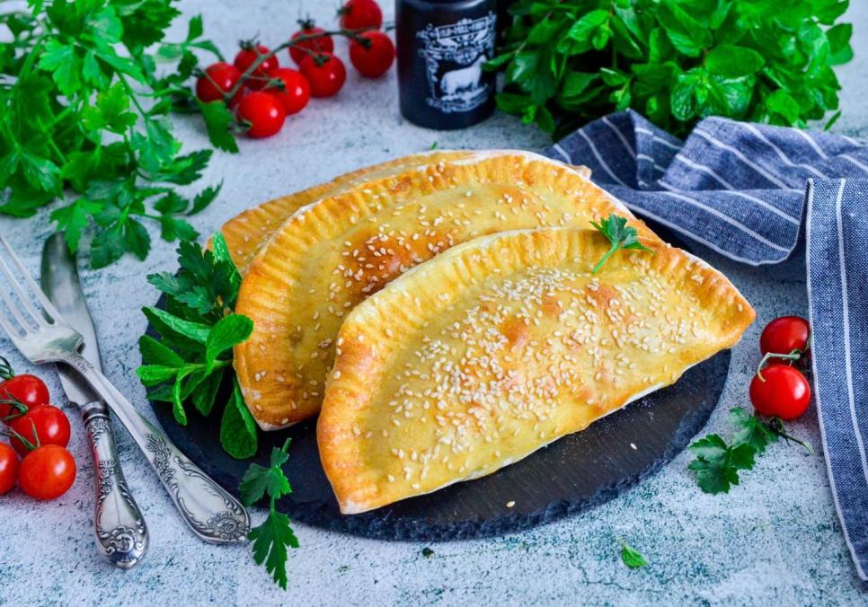 recepti smachni aromatni domashni chebureki v Рецепти: Смачні ароматні домашні чебуреки в духовці