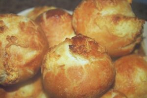 recepti smachni domashni buryakovi bulochki 68c36c114a0d8 Рецепти: Смачні домашні бурякові булочки