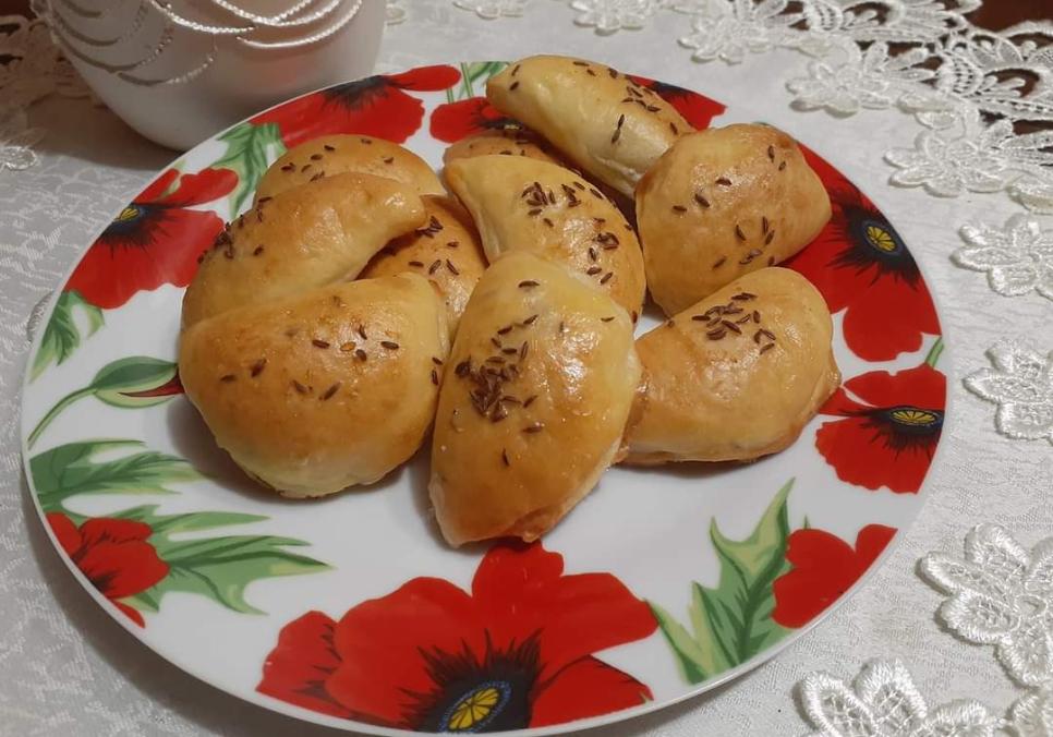 recepti smachni domashni pirizhki do buljonu 68d5e17216eae Рецепти: Смачні домашні пиріжки до бульйону