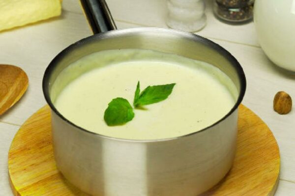 recepti smachnij aromatnij domashnij sous beshamel 68ba318a44ac0 Рецепти: Смачний ароматний домашній соус «Бешамель»