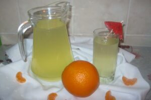 recepti smachnij osvizhayuchij napij z apelsinovix shkirok 68ba319500ef7 Рецепти: Смачний освіжаючий напій з апельсинових шкірок