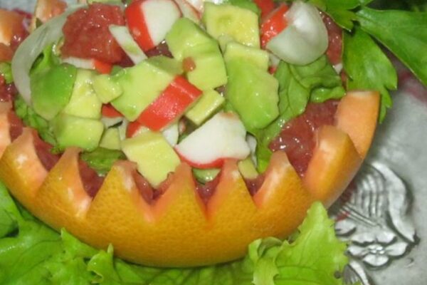 recepti smachnij salat u grejpfruti pomaranchevij dzhaz 68c36bfac3f28 Рецепти: Смачний салат у грейпфруті «Помаранчевий джаз»