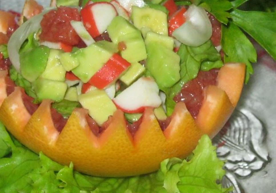 recepti smachnij salat u grejpfruti pomaranchevij dzhaz 68c36bfac3f28 Рецепти: Смачний салат у грейпфруті «Помаранчевий джаз»