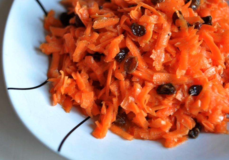 recepti smachnij solodkij salat morkvyanij 68ba317985d45 Рецепти: Смачний солодкий салат «Морквяний»