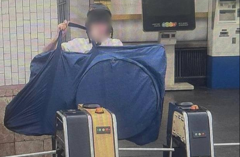 u kiyevi prityagnuli do vidpovidalnosti studenta yakij d197xav na velosipedi po eskalatoru metro 68b7779b9923f У Києві притягнули до відповідальності студента, який їхав на велосипеді по ескалатору метро