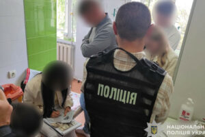 u ternopoli kardiologa spijmali na xabari 1000 za pidroblenu dovidku 68d32765ef7f8 У Тернополі кардіолога спіймали на хабарі $1000 за підроблену довідку