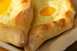 recepti smachni aromatni domashni xachapuri z mocareloyu 68df1b6f9bcdb Рецепти: Смачні ароматні домашні хачапурі з моцарелою