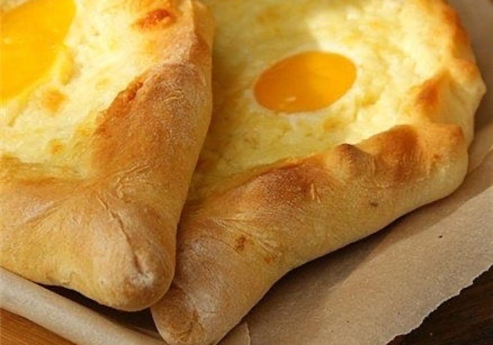 recepti smachni aromatni domashni xachapuri z mocareloyu 68df1b6f9bcdb Рецепти: Смачні ароматні домашні хачапурі з моцарелою