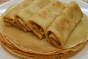 recepti smachni nizhni mlinci na mineralnij vodi ta moloci 6904058dda9b1 Рецепти: Смачні ніжні млинці на мінеральній воді та молоці