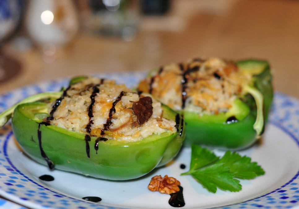 recepti smachnij apetitnij perec iz gorixovo apelsinovim plovom 68f1906f0862b Рецепти: Смачний апетитний перець із горіхово-апельсиновим пловом