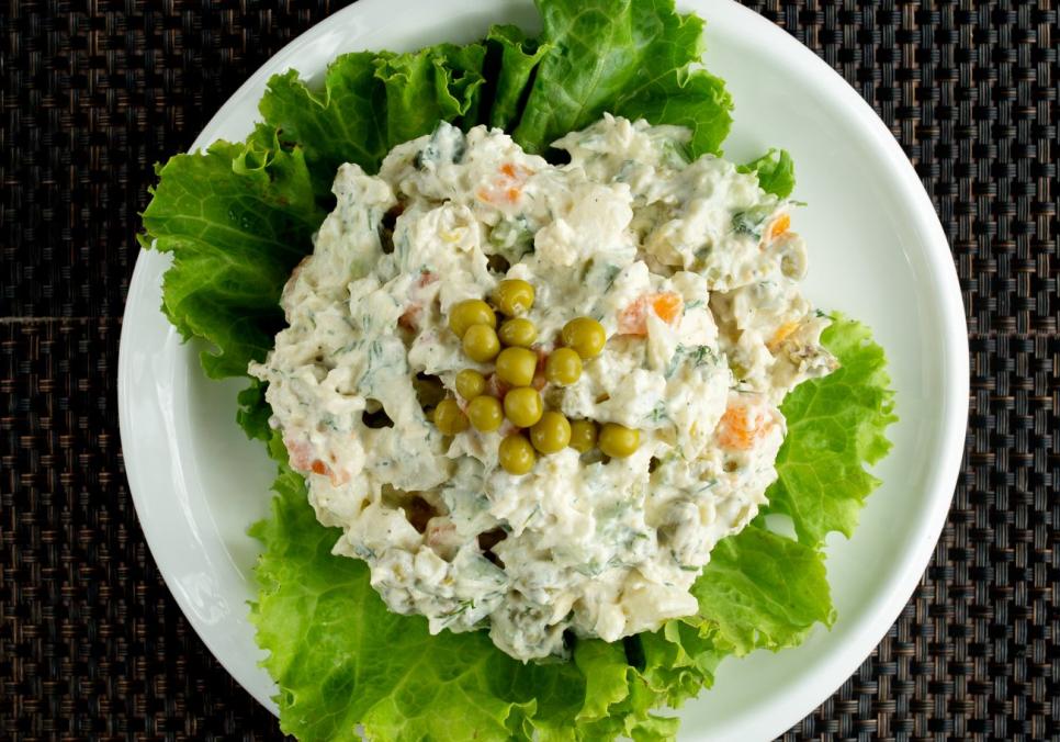 recepti smachnij domashnij salat iz vidvarenim yazikom 690405628b909 Рецепти: Смачний домашній салат із відвареним язиком