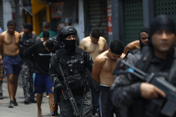 u brazilid197 spalaxnula vijna mizh vladoyu ta narkokartelyami desyatki zagiblix video 69014b618a6fe У Бразилії спалахнула війна між владою та наркокартелями — десятки загиблих, відео