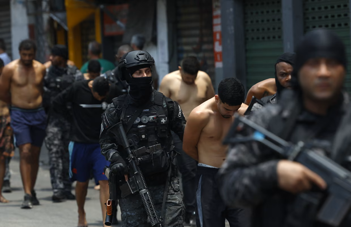 u brazilid197 spalaxnula vijna mizh vladoyu ta narkokartelyami desyatki zagiblix video 69014b618a6fe У Бразилії спалахнула війна між владою та наркокартелями — десятки загиблих, відео