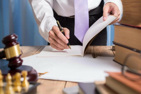 v britanid197 golovu yurfirmi viklyuchili z reyestru za privlasnennya ponad 160 tisyach funtiv kliyentskix koshtiv 69014b54a8b3a В Британії голову юрфірми виключили з реєстру за привласнення понад 160 тисяч фунтів клієнтських коштів