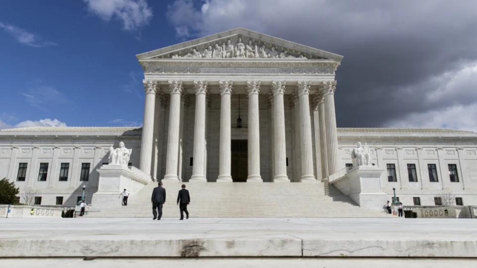 verxovnij sud ssha rozglyane chi mozhut kurci marixuani zakonno voloditi zbroyeyu 68f810b2f32b8 Верховний суд США розгляне, чи можуть курці марихуани законно володіти зброєю