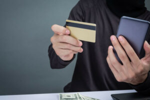 chi mozhna peredavati svod197 bankivski kartki inshim lyudyam policiya poperedzhaye 691cfb39b99c8 Чи можна передавати свої банківські картки іншим людям – поліція попереджає