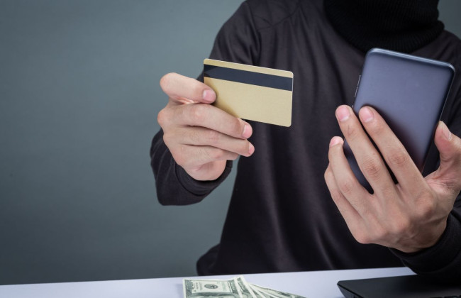 chi mozhna peredavati svod197 bankivski kartki inshim lyudyam policiya poperedzhaye 691cfb39b99c8 Чи можна передавати свої банківські картки іншим людям – поліція попереджає