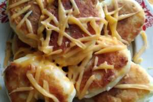 recepti smachni nizhni kartoplyani zrazi z pechericyami 691fb50510915 Рецепти: Смачні ніжні картопляні зрази з печерицями