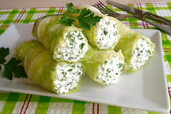recepti smachni nizhni sirni ruletiki iz zelennyu 691fb4ebc49bd Рецепти: Смачні ніжні сирні рулетики із зеленню