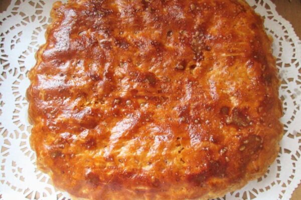 recepti smachnij domashnij sitnij pirig z tuncem 6928ef65904d4 Рецепти: Смачний домашній ситний пиріг з тунцем