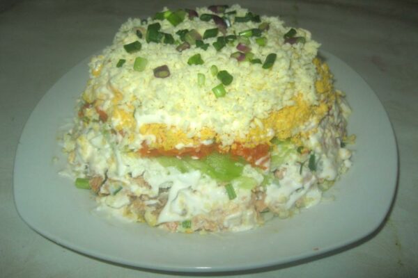 recepti smachnij korisnij domashnij salat iz lososem 6928ef7c6e4fd Рецепти: Смачний корисний домашній салат із лососем