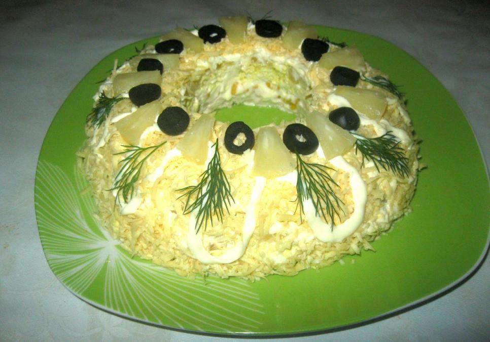 recepti smachnij pikantnij domashnij salat z kopchenoyu kurochkoyu ta ananasami 691fb4f3e82ee Рецепти: Смачний пікантний домашній салат з копченою курочкою та ананасами