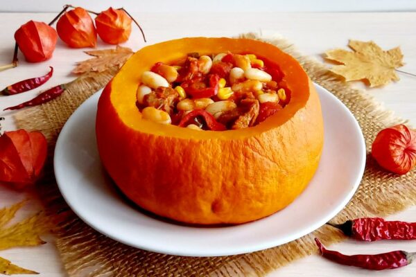 recepti smachnij pozhivnij garbuz farshirovanij ragu z myasa j ovochiv 690d402ef3bd5 Рецепти: Смачний поживний гарбуз, фарширований рагу з м’яса й овочів