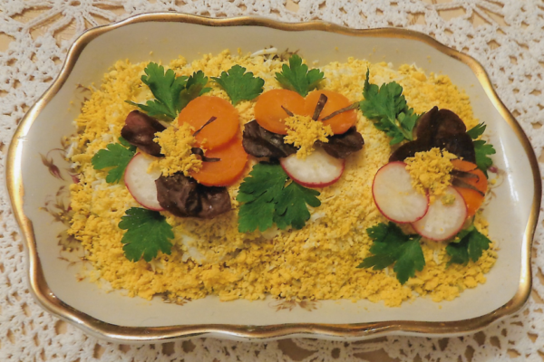 recepti smachnij svyatkovij domashnij salat violeta 6928ef92c9c0d Рецепти: Смачний святковий домашній салат «Віолета»