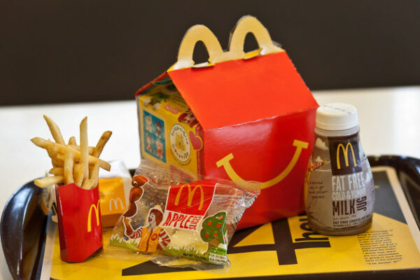 u nimechchini ditina vipila vodu z mcdonalds i potrapila do likarni u plyashci buv zasib dlya chishhennya 692635a1282b1 У Німеччині дитина випила воду з McDonald’s і потрапила до лікарні — у пляшці був засіб для чищення